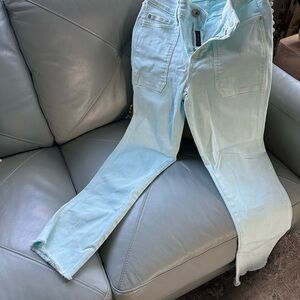 Vineyard Vines Women's Light Blue cropped straight leg Jeans